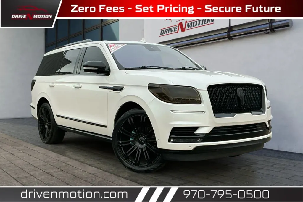 White 2018 Lincoln Navigator Reserve Sport Utility 4D for sale in Greeley, CO