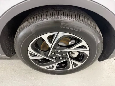 More photos of 2025 Lincoln Nautilus Premiere at Woody Folsom Ford, GA