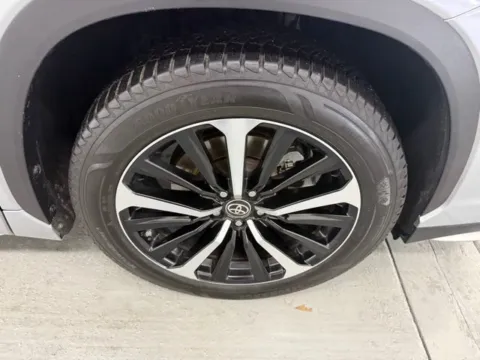 More photos of 2022 Toyota Highlander XSE at Woody Folsom Ford, GA