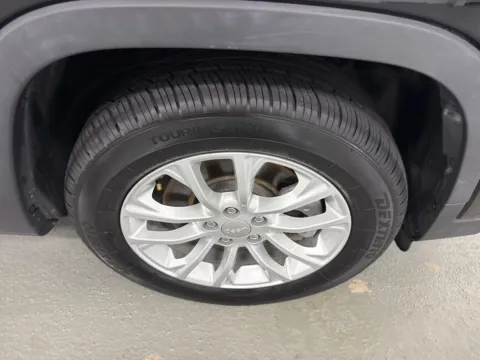 More photos of 2019 Jeep Cherokee Latitude at Woody Folsom Nissan of Baxley, GA