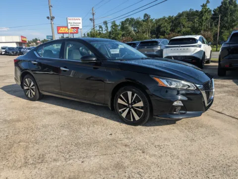 Photos of 2022 Nissan Altima 2.5 SL for sale in Vidalia, GA at Woody Folsom Nissan of Vidalia