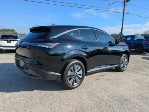 More photos of 2025 Nissan Murano SL at Woody Folsom Nissan of Vidalia, GA