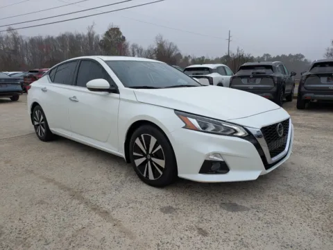 Photos of 2022 Nissan Altima 2.5 SL for sale in Vidalia, GA at Woody Folsom Nissan of Vidalia