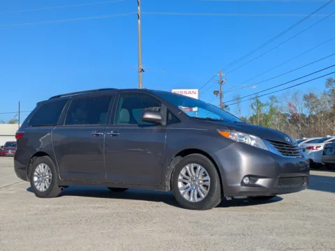Gray 2016 Toyota Sienna XLE Premium for sale in Vidalia, GA