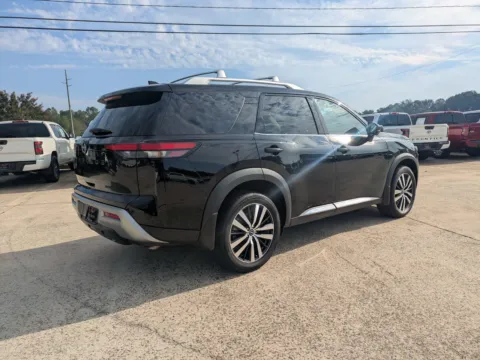 More photos of 2024 Nissan Pathfinder Platinum at Woody Folsom Nissan of Vidalia, GA