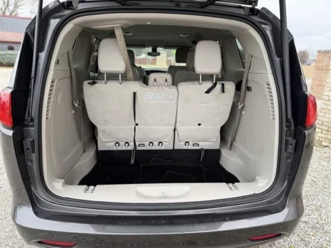 More photos of 2021 Chrysler Voyager LXi at Auto Island, IN