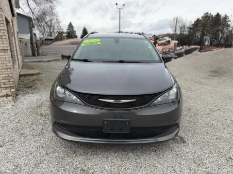 Photos of 2021 Chrysler Voyager LXi for sale in Wanatah, IN at Auto Island