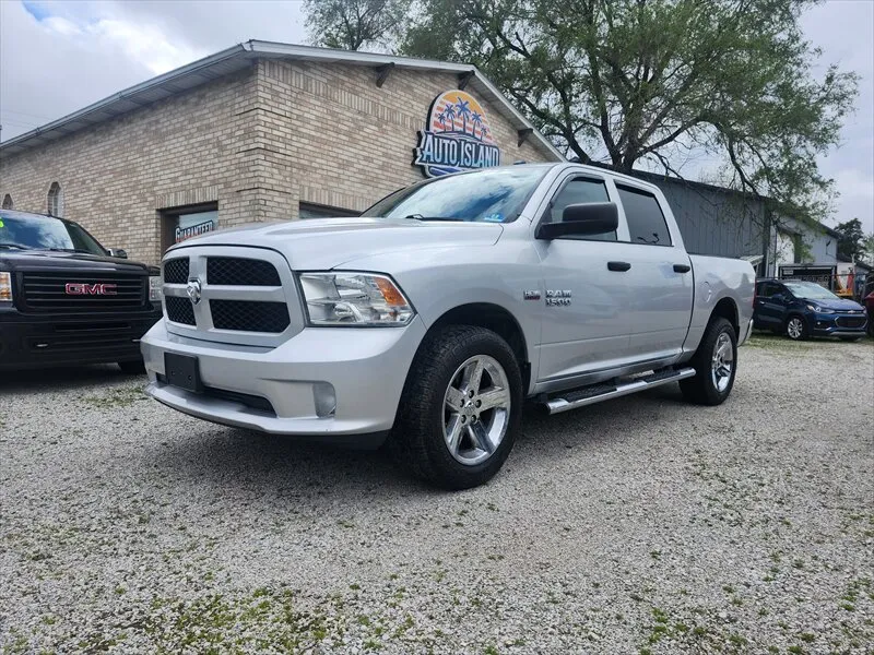 2016 RAM 1500 Express 4x4 Crew Cab 5'7's photo