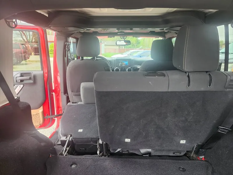 2016 Jeep Wrangler Unlimited Sahara - Photo 11