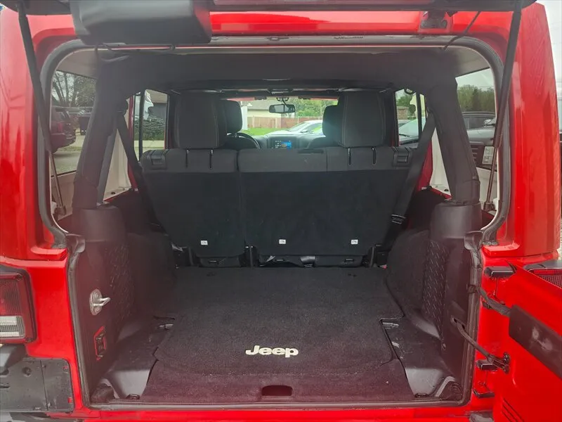 2016 Jeep Wrangler Unlimited Sahara - Photo 8