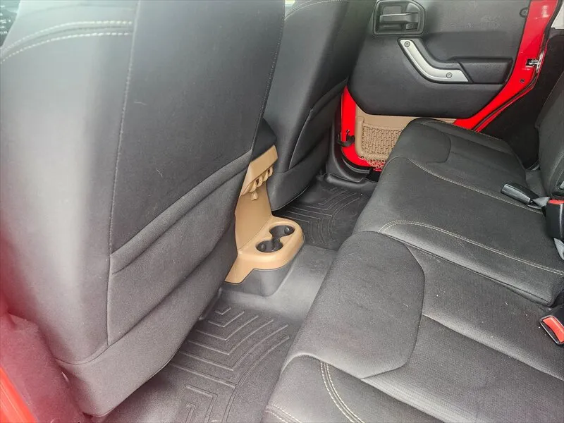 2016 Jeep Wrangler Unlimited Sahara - Photo 22