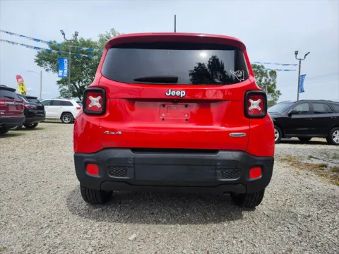More photos of 2016 Jeep Renegade Latitude 75th Anniversary at Auto Island, IN