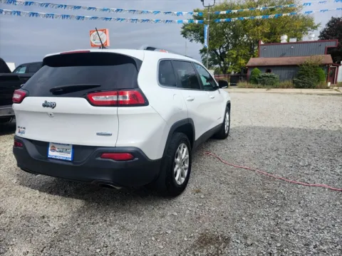 More photos of 2015 Jeep Cherokee Latitude at Auto Island, IN