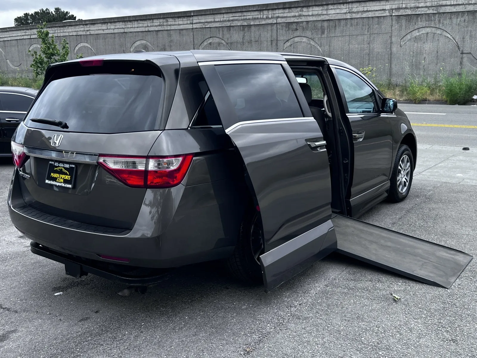 More photos of 2011 Honda Odyssey EX-L at Marin Imports, CA