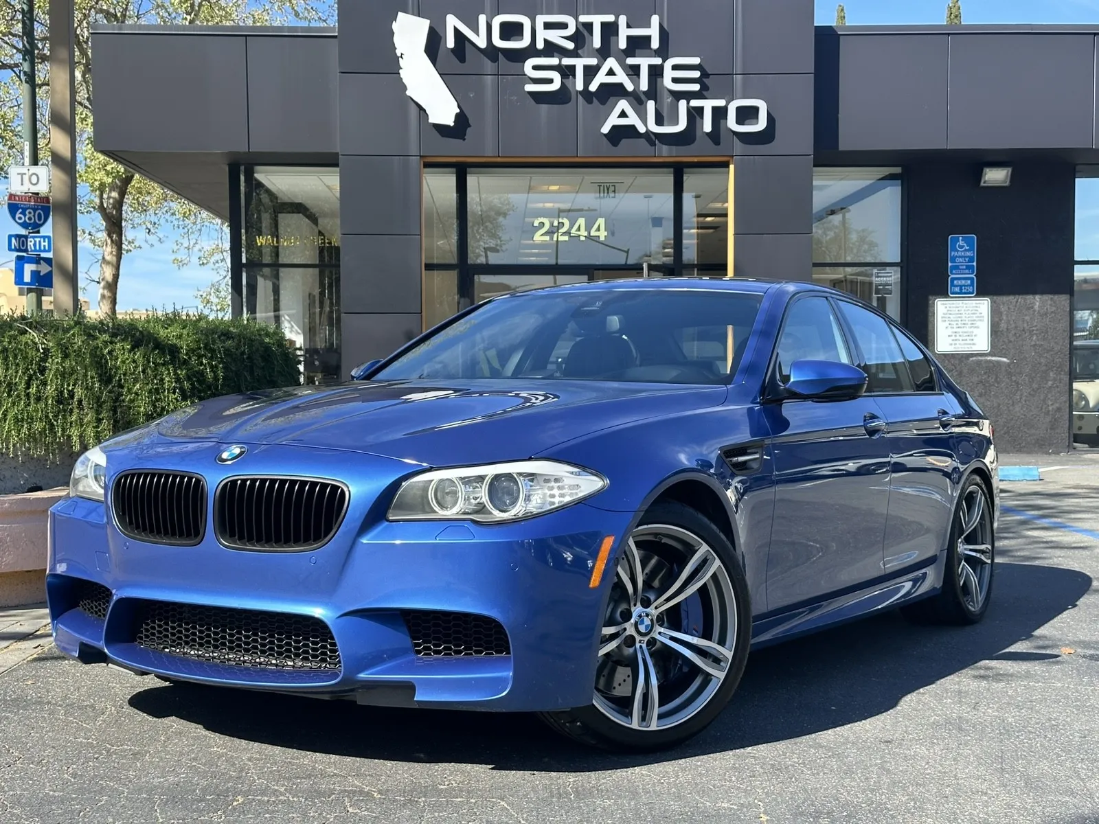 BMW M5 photo 2
