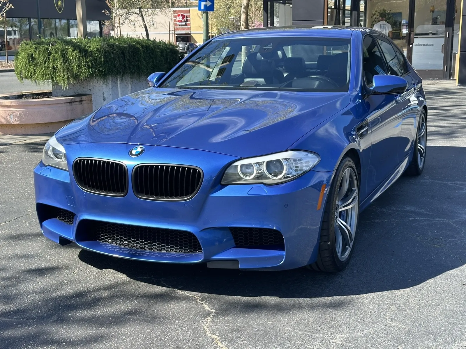 BMW M5 photo 4