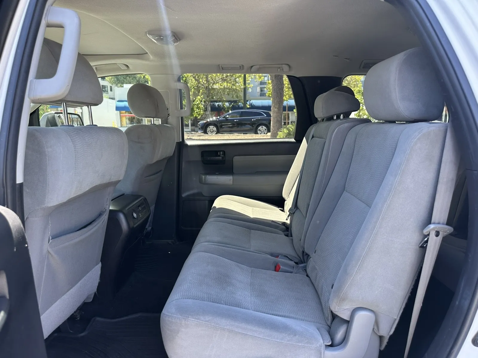 Toyota Sequoia photo 24