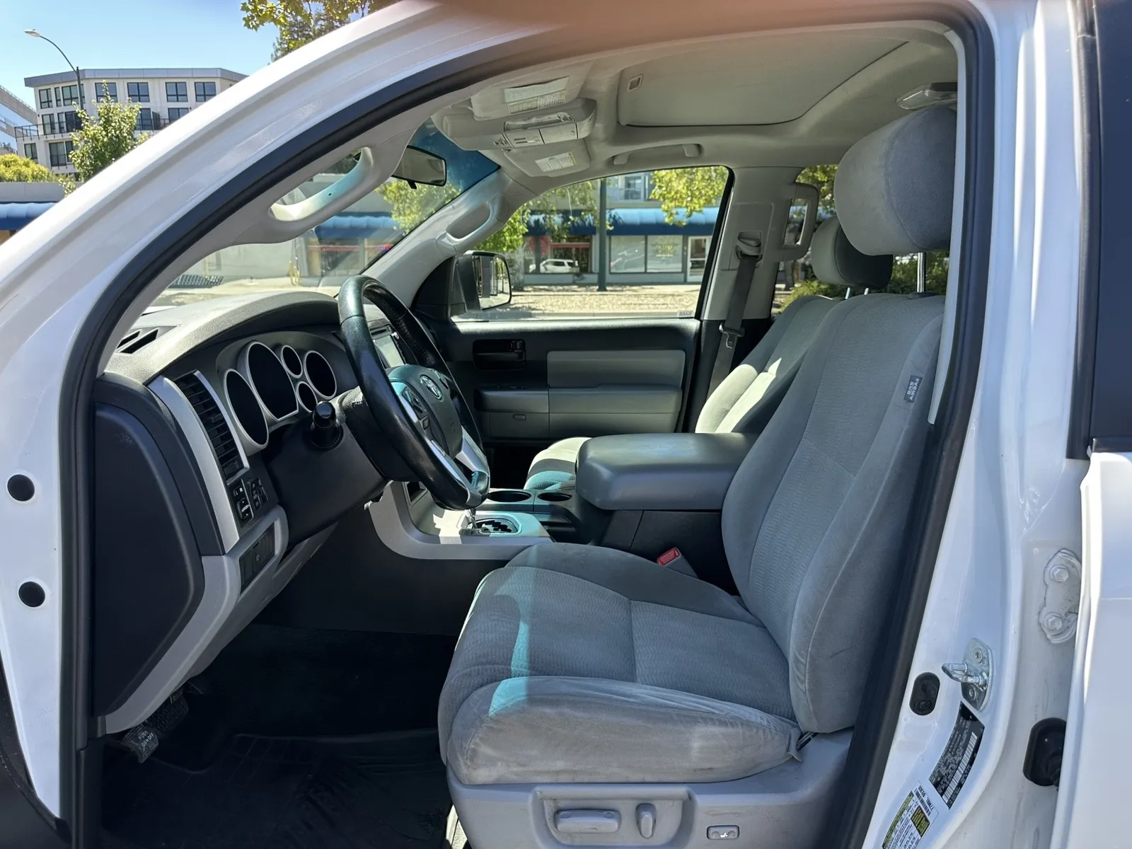 Toyota Sequoia photo 18