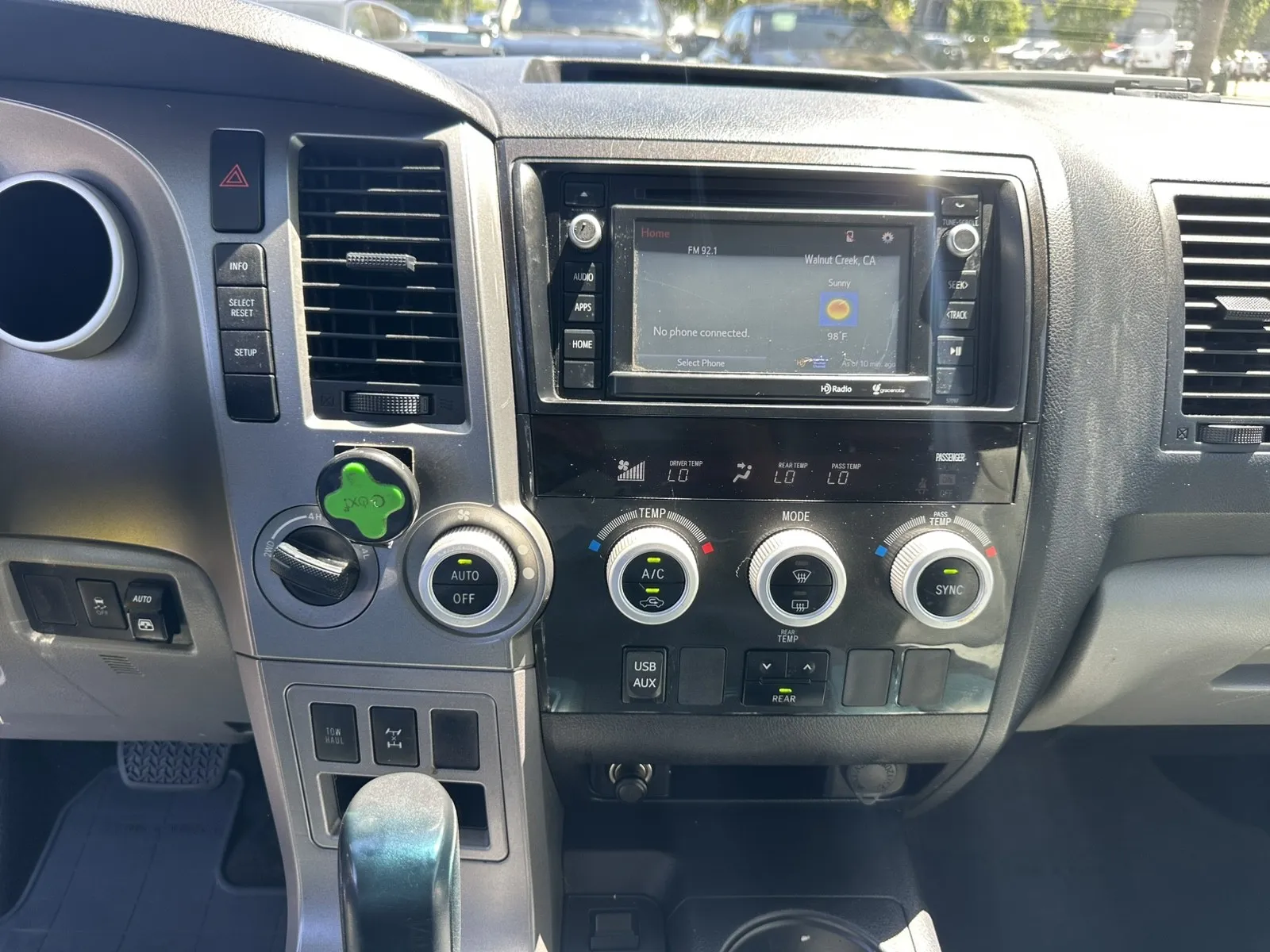 Toyota Sequoia photo 26