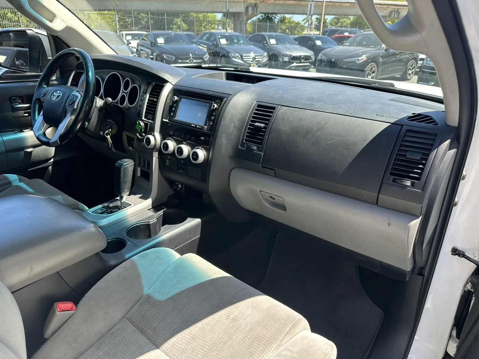 Toyota Sequoia photo 21