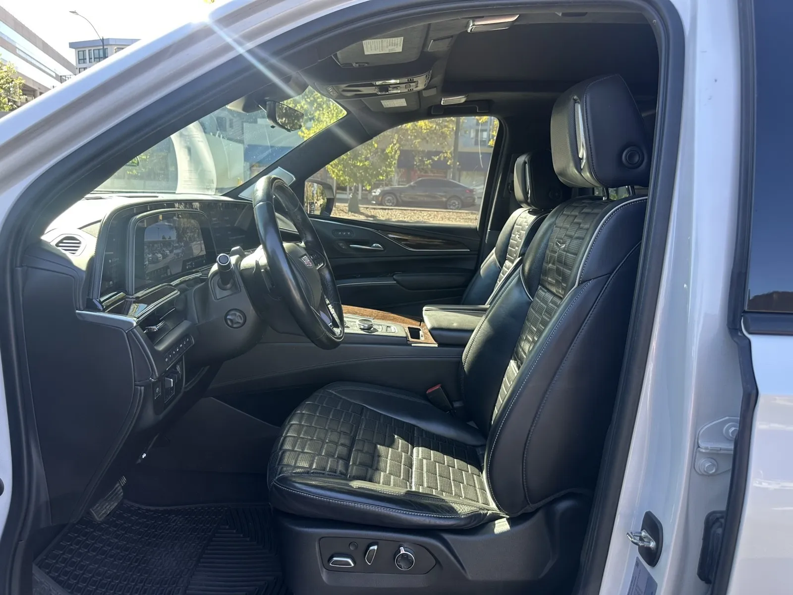 Cadillac Escalade photo 18