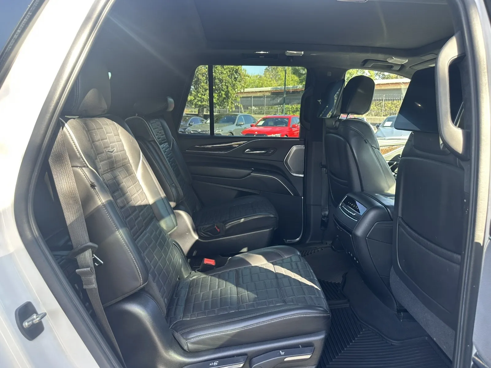 Cadillac Escalade photo 22
