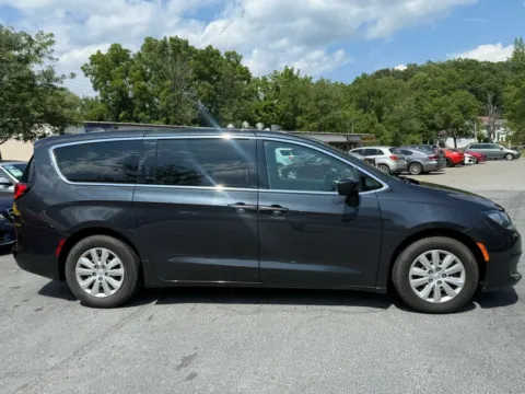 More photos of 2019 Chrysler Pacifica L Minivan 4D at Auto Valley Group, PA