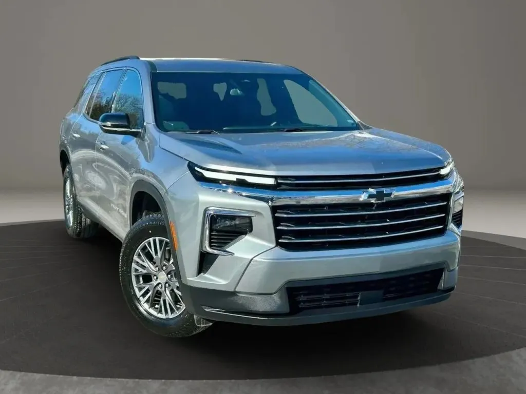 Gray 2025 Chevrolet Traverse LT Sport Utility 4D for sale in East Stroudsburg, PA