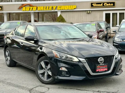 Black 2019 Nissan Altima 2.5 SV Sedan 4D for sale in East Stroudsburg, PA