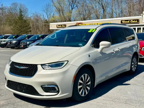 More photos of 2021 Chrysler Pacifica Hybrid Touring L Van 4D at Auto Valley Group, PA