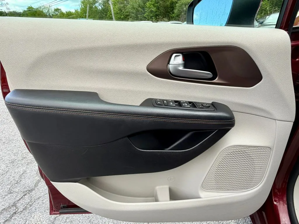 2017 Chrysler Pacifica Touring - Photo 13
