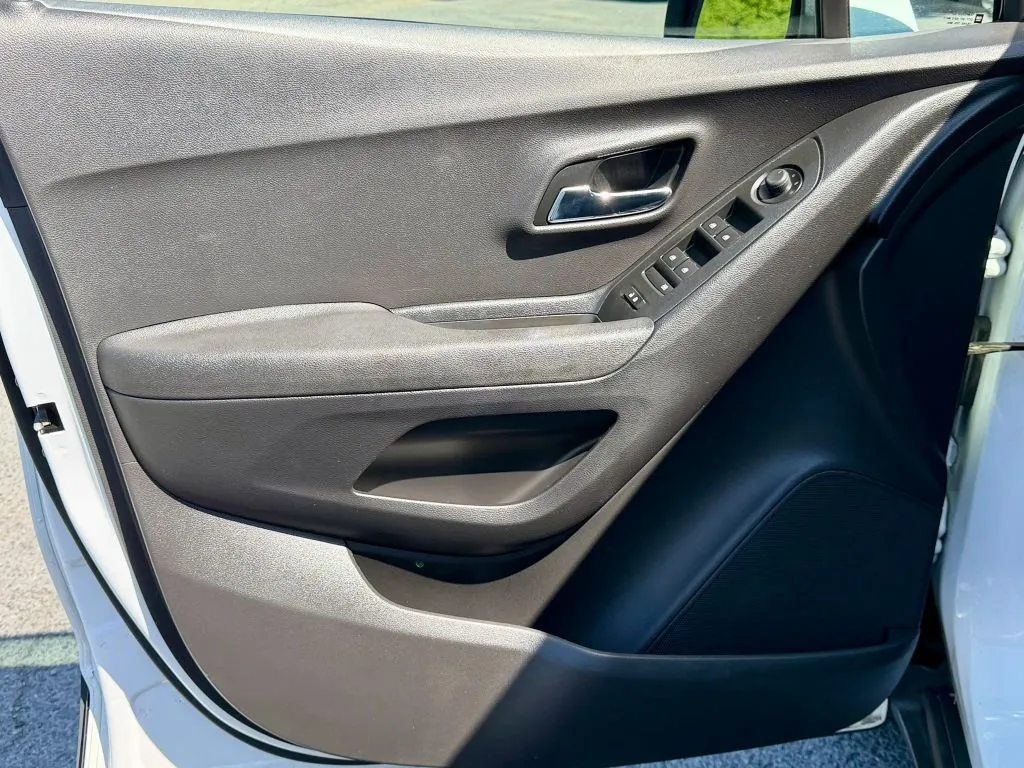 2019 Chevrolet Trax LS - Photo 20