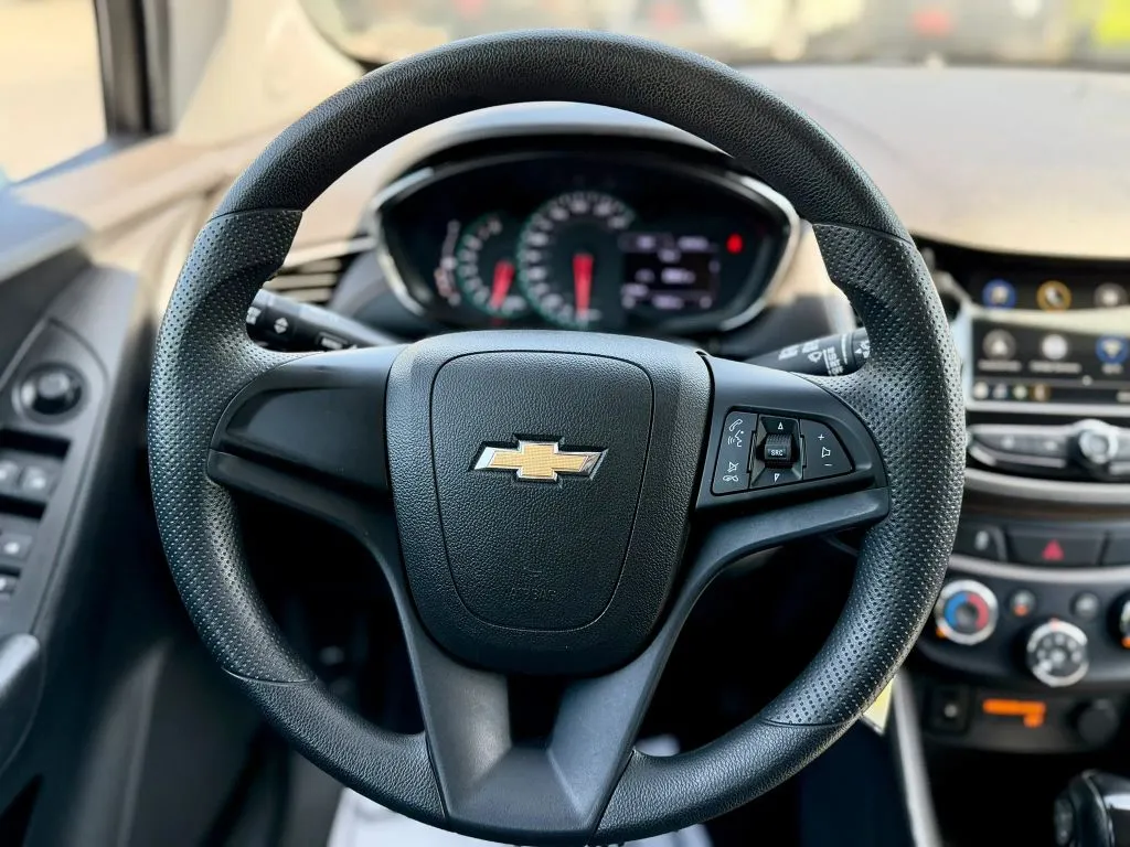 2019 Chevrolet Trax LS - Photo 18