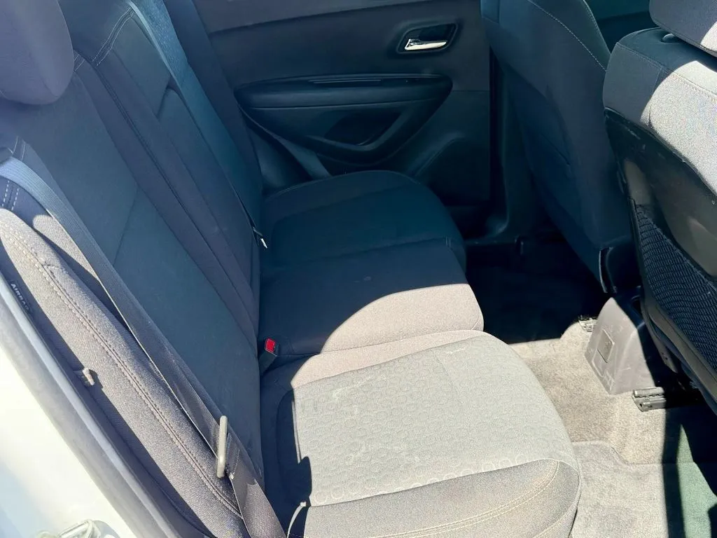 2019 Chevrolet Trax LS - Photo 14