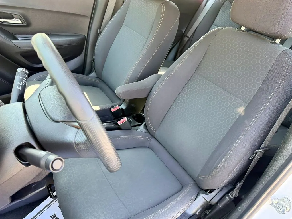 2019 Chevrolet Trax LS - Photo 11