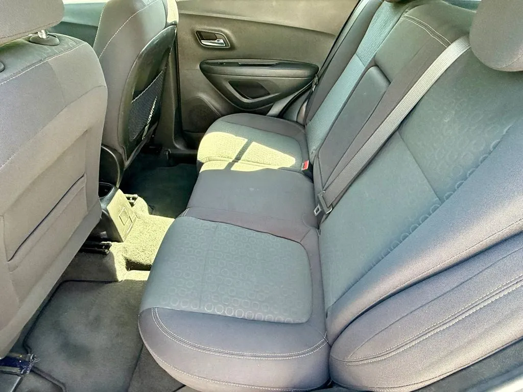 2019 Chevrolet Trax LS - Photo 12