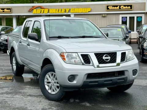 Silver 2018 Nissan Frontier Crew Cab SV Pickup 4D 5 ft for sale in East Stroudsburg, PA