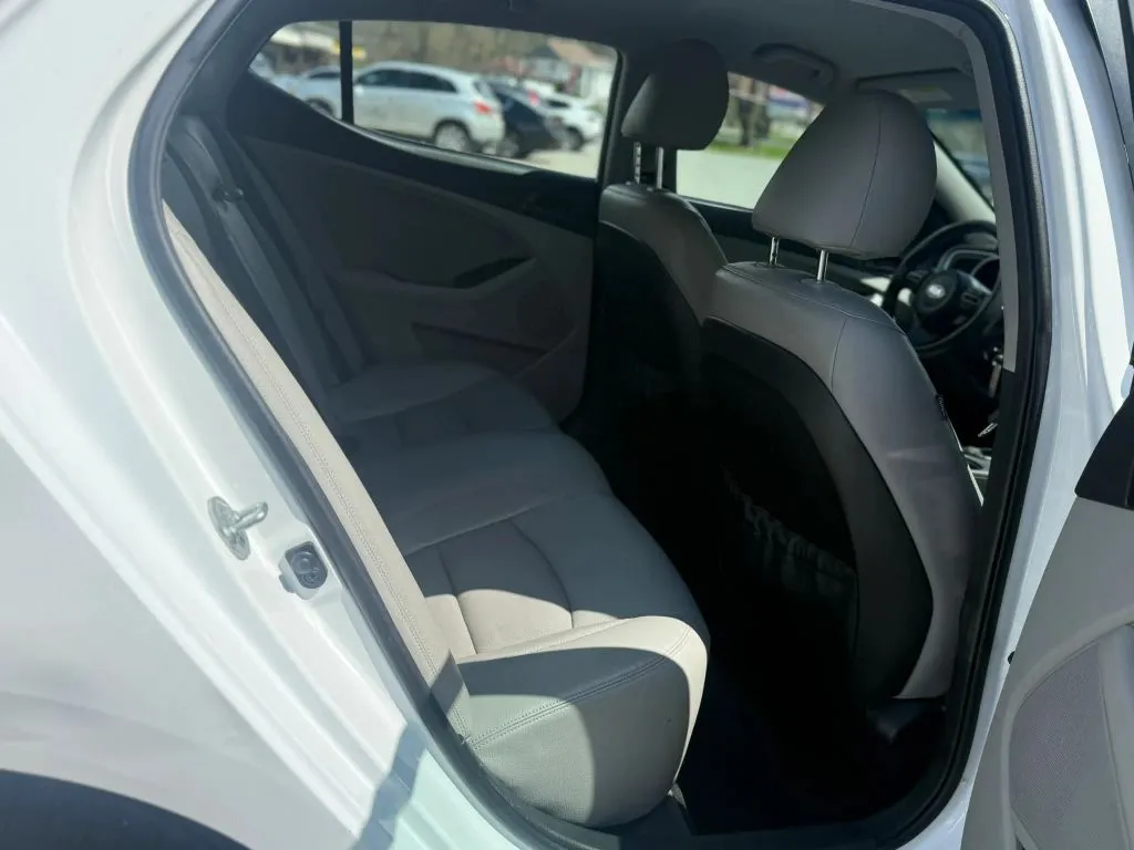 2015 Kia Optima LX - Photo 18