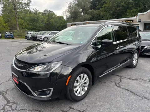 More photos of 2018 Chrysler Pacifica Touring L Minivan 4D at Auto Valley Group, PA