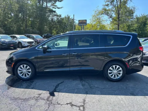 More photos of 2019 Chrysler Pacifica Touring L Minivan 4D at Auto Valley Group, PA
