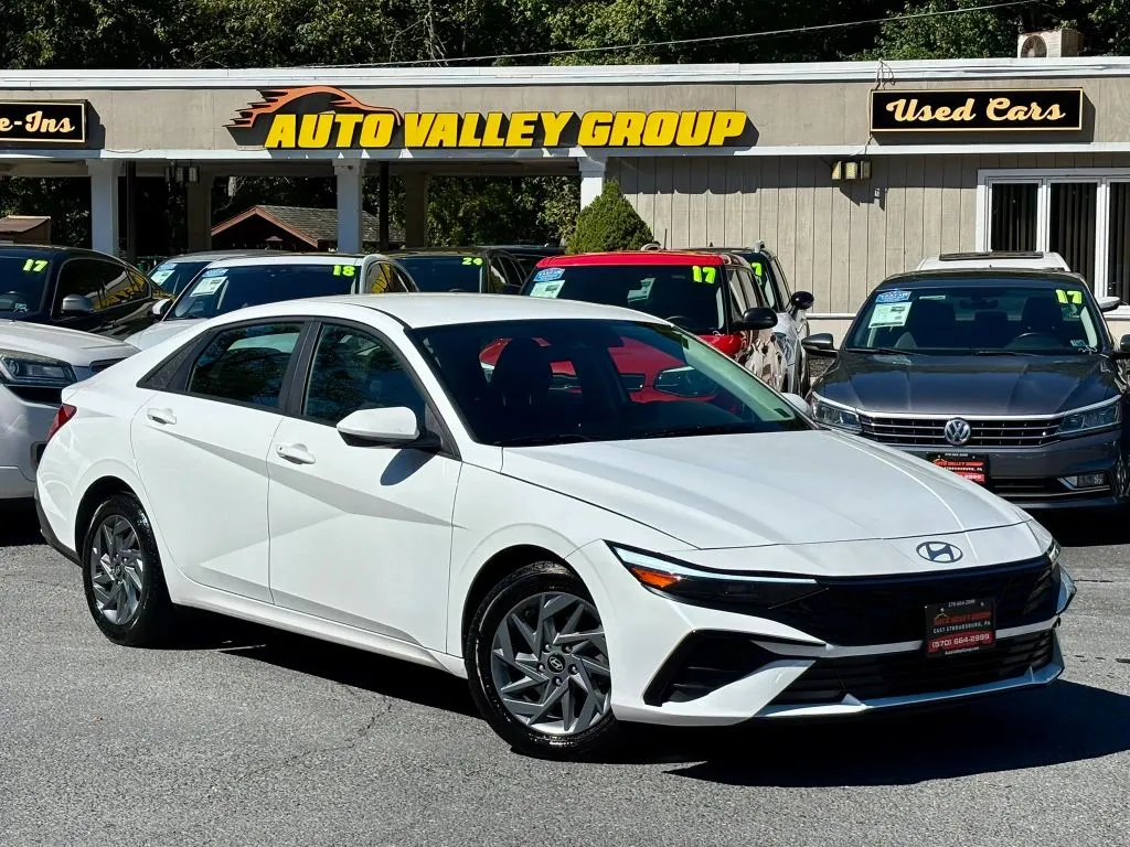 White 2024 Hyundai Elantra SEL Sedan 4D for sale in East Stroudsburg, PA