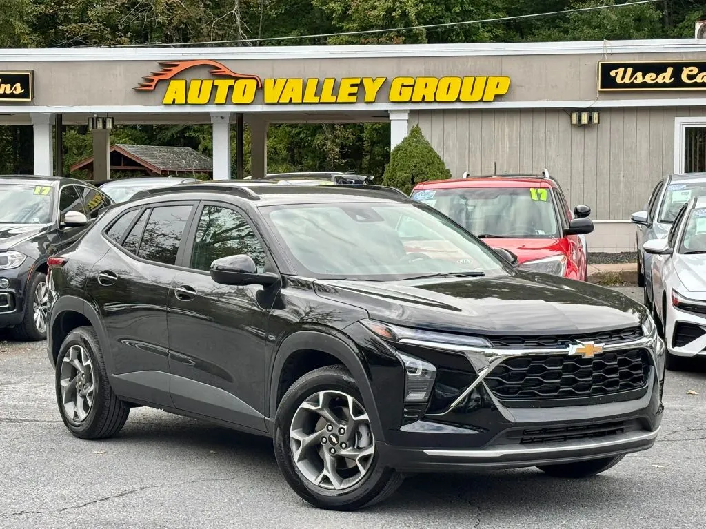 Black 2026 Chevrolet Trax LT Sport Utility 4D for sale in East Stroudsburg, PA
