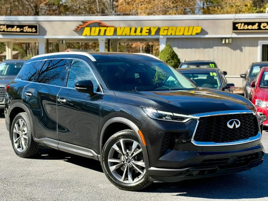 Black 2023 INFINITI QX60 LUXE Sport Utility 4D for sale in East Stroudsburg, PA