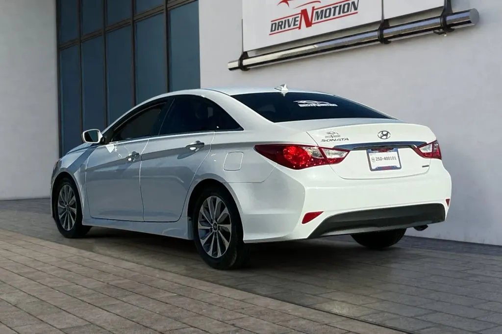 More photos of 2014 Hyundai Sonata Limited Sedan 4D at Drive N-Motion Rio Rancho, NM
