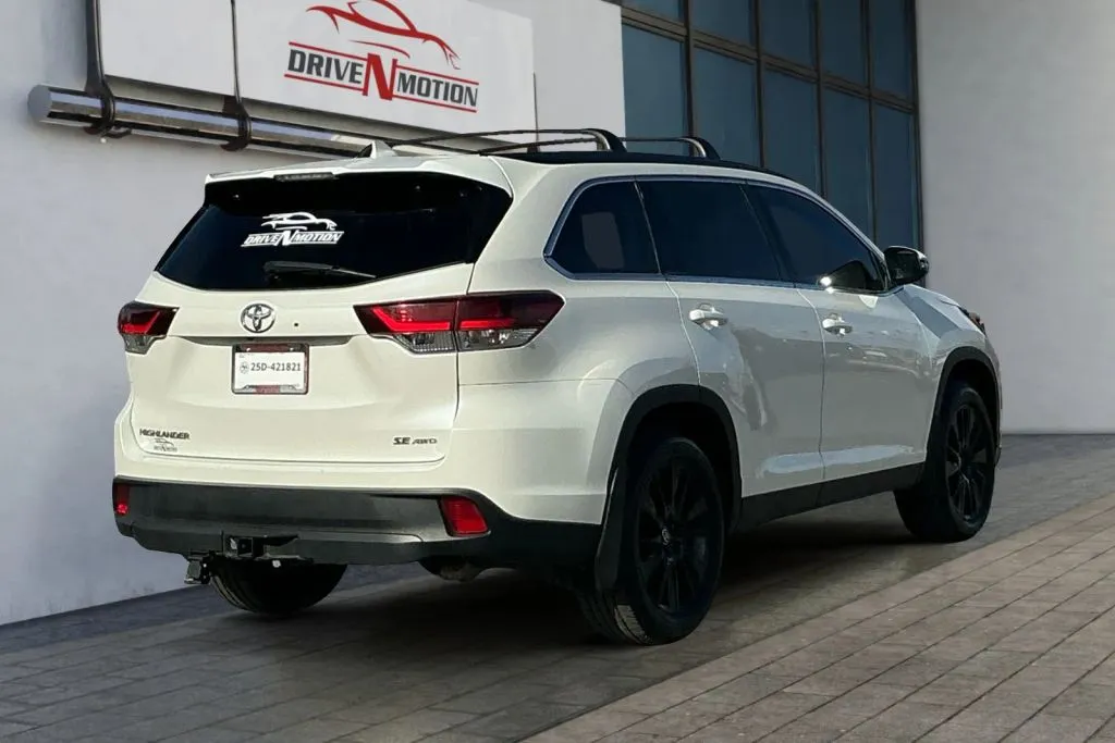 More photos of 2019 Toyota Highlander SE Sport Utility 4D at Drive N-Motion Rio Rancho, NM