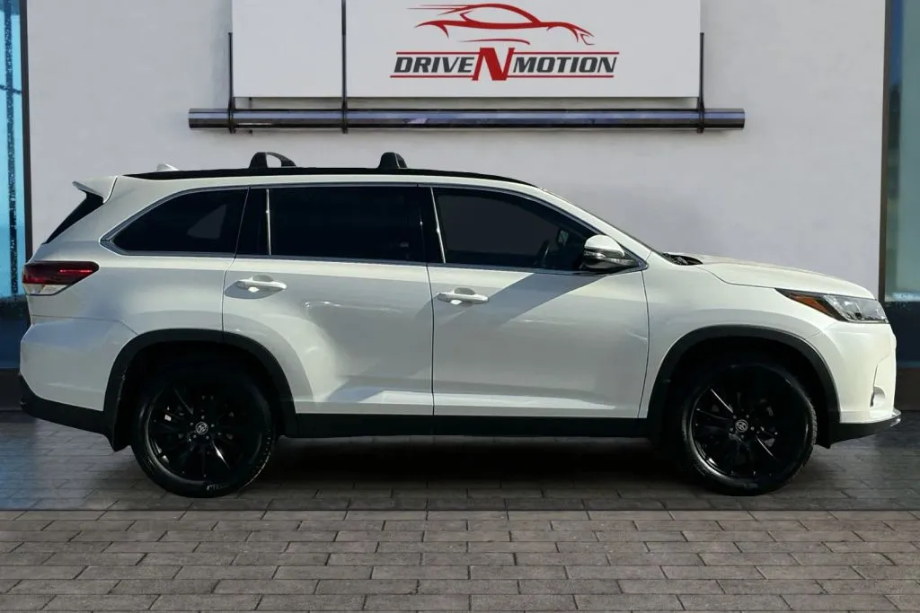 Another view of 2019 Toyota Highlander SE Sport Utility 4D for sale in Rio Rancho, NM at Drive N-Motion Rio Rancho