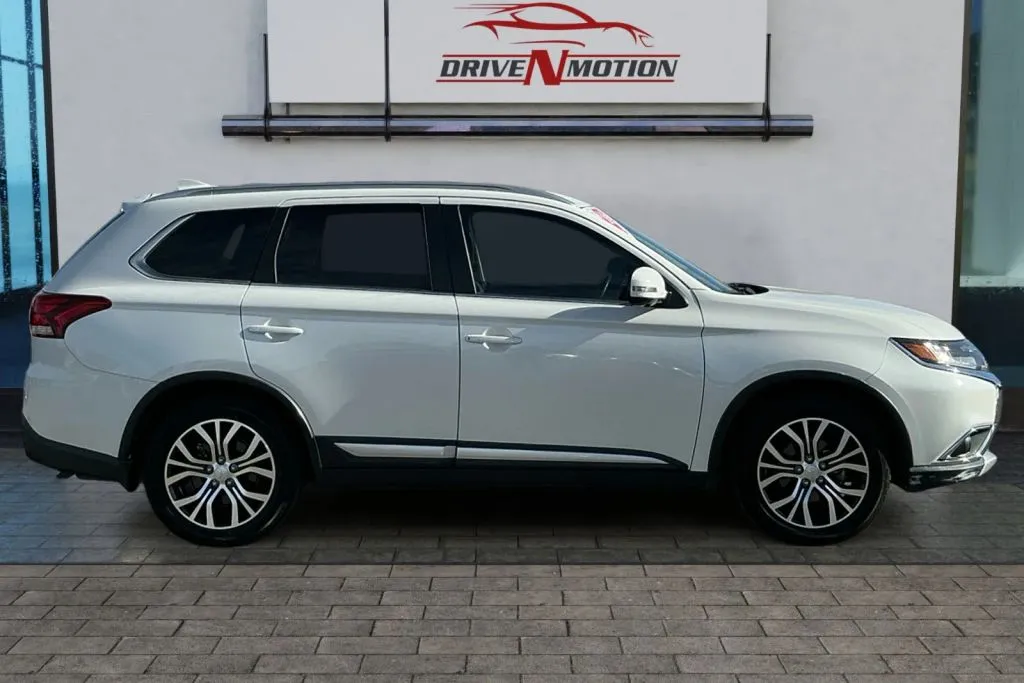 Photos of 2018 Mitsubishi Outlander SEL Sport Utility 4D for sale in Rio Rancho, NM at Drive N-Motion Rio Rancho