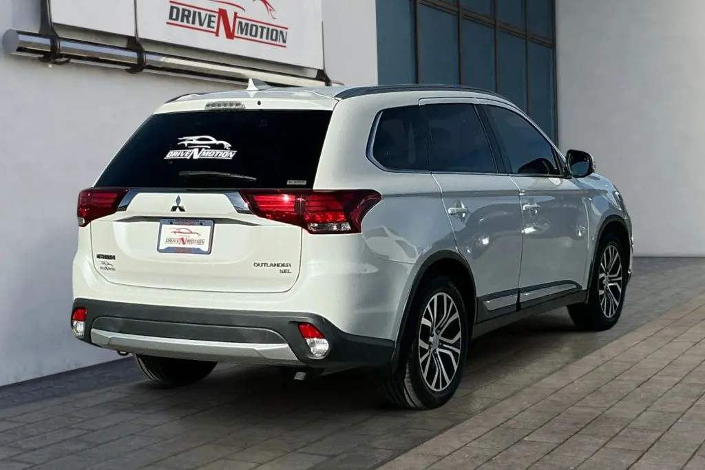 Another view of 2018 Mitsubishi Outlander SEL Sport Utility 4D for sale in Rio Rancho, NM at Drive N-Motion Rio Rancho