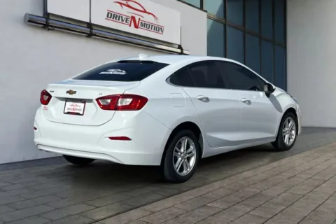 More photos of 2018 Chevrolet Cruze LT Sedan 4D at Drive N-Motion Rio Rancho, NM