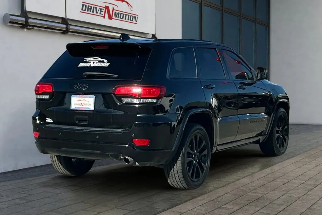 More photos of 2018 Jeep Grand Cherokee Altitude Sport Utility 4D at Drive N-Motion Rio Rancho, NM